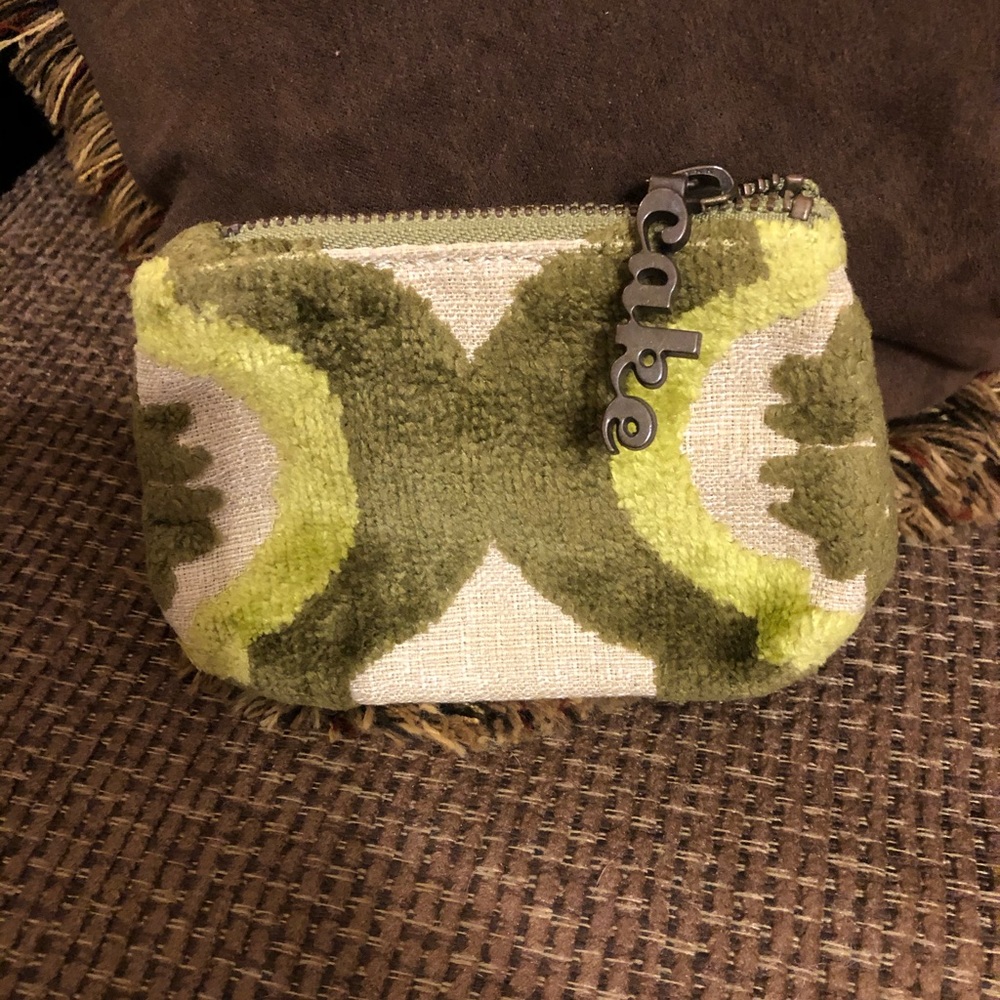 Petunia Pickle Bottom cake coin purse, like new.